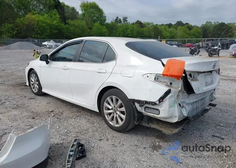 2018 Toyota Camry Le z USA, uszkodzony, nr VIN 4T1B11HK2JU096477